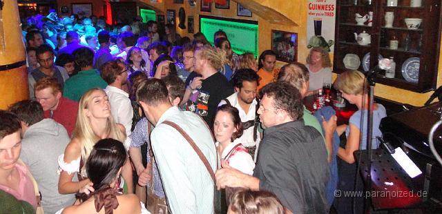 2015 Wiesn Anstich 014.jpg - Letztes Spezi holen ;)